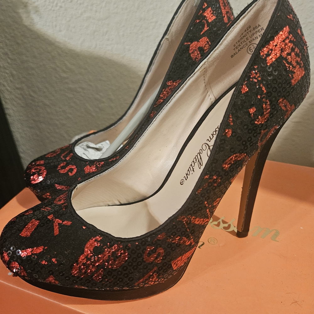 De Blossom Black and Red Sequin Pumps. Size 6.5 New In Box.